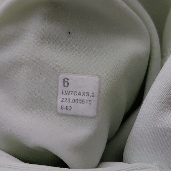 Lululemon Women's Softstreme HR Short 4" KOGR Size 6 - Picture 6 of 6